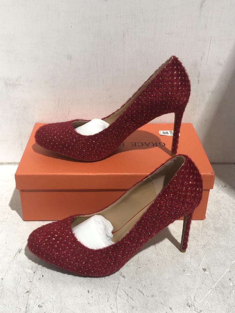 Lot 1345  
            Chesterfield SR45 - Parcel Delivery Only 

                
GRACE EVERY STEP HEEL SHOES IN RED SIZE EU 43 (LOCATION: B5)
