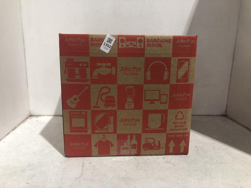 Lot 1352  
            Chesterfield SR45 - Parcel Delivery Only 

                
BOX OF ASSORTED COSMETIC ITEMS TO INCLUDE ELEMIS PRO COLLAGEN TONING MIST 150ML (...