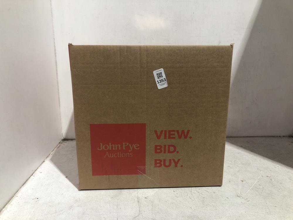 Lot 1353  
            Chesterfield SR45 - Parcel Delivery Only 

                
BOX OF ASSORTED COSMETIC ITEMS TO INCLUDE ELEMIS PRO COLLAGEN TONING MIST 150ML (...