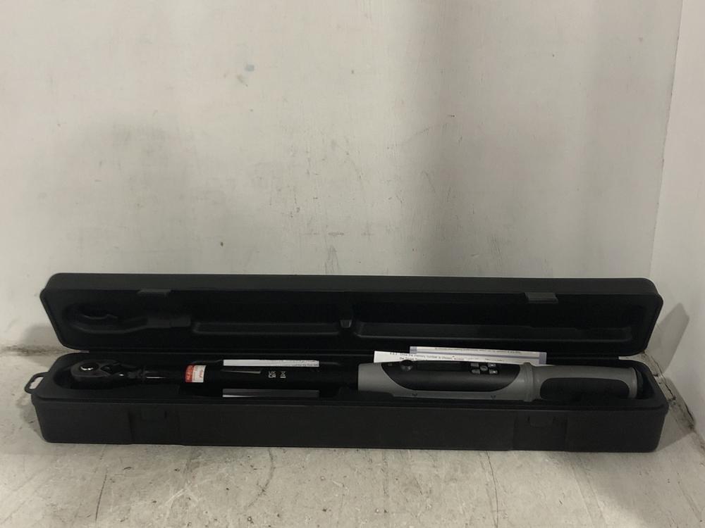 Lot 135  
            Chesterfield SR45 - Parcel Delivery Only 

                
SEALEY PREMIER BLACK 1/2 SQ DRIVE DIGITAL TORQUE WRENCH (LOCATION: F2)