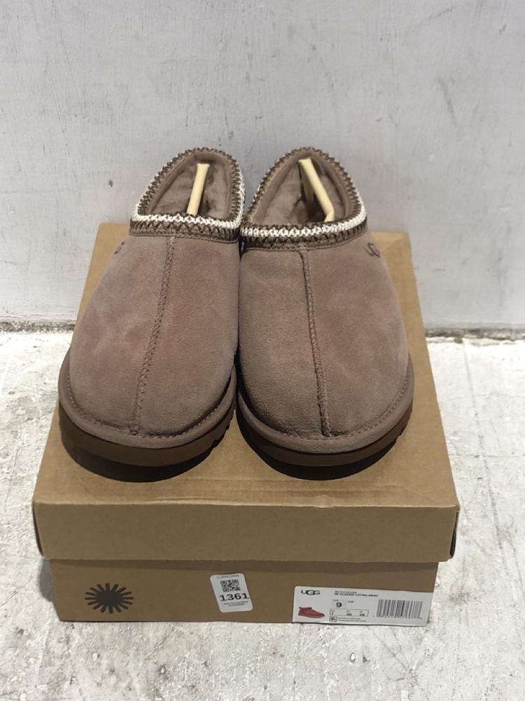 Lot 1361  
            Chesterfield SR45 - Parcel Delivery Only 

                
UGG WOMENS CLASSIC ULTRA MINI IN BROWN SIZE 7 TO INCLUDE UGG SLIPPERS IN BROWN SI...