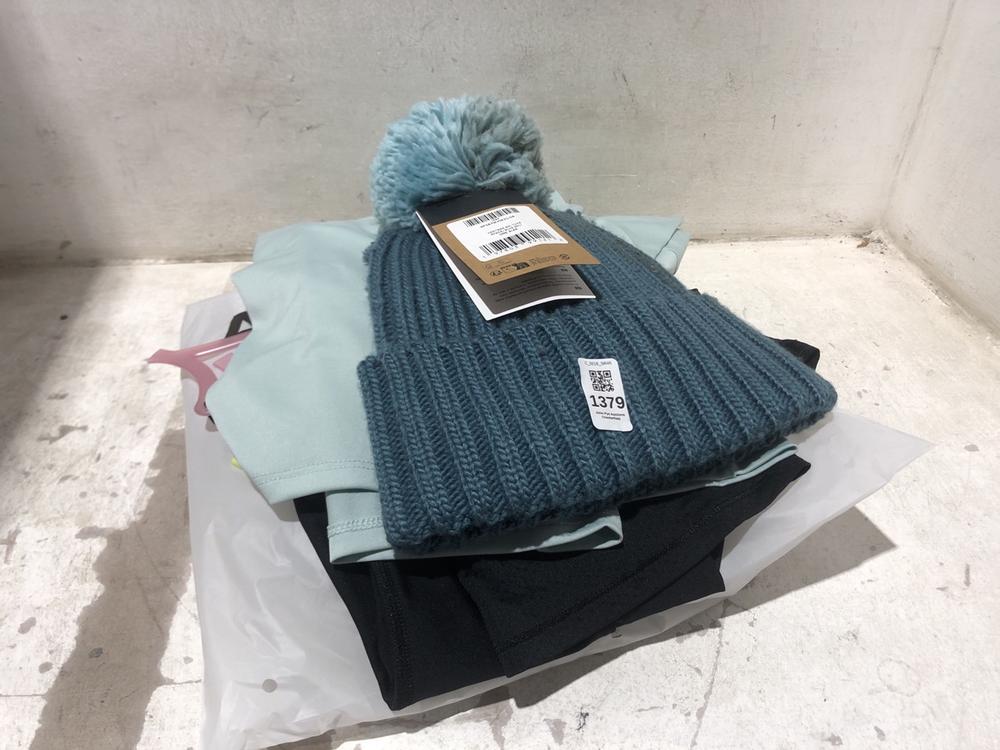 Lot 1379  
            Chesterfield SR45 - Parcel Delivery Only 

                
6 X ASSORTED BRANDED CLOTHES TO INCLUDE THE NORTH FACE WOMENS REAXION AMP CREW T-...