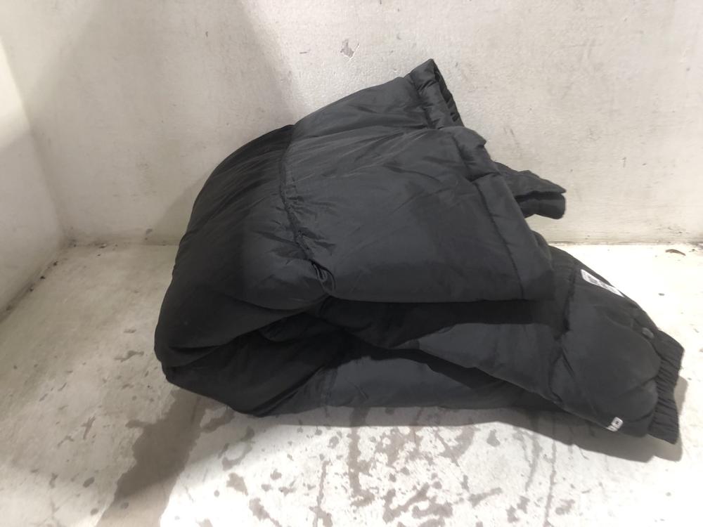 Lot 1382  
            Chesterfield SR45 - Parcel Delivery Only 

                
THE NORTH FACE ADULTS COAT IN BLACK SIZE XS (LOCATION: B7)