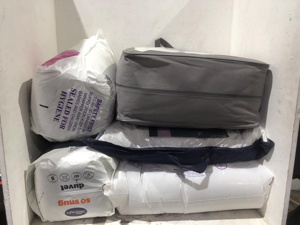 Lot 1391  
            Chesterfield SR45 - Parcel Delivery Only 

                
5 X ASSORTED BEDDING SNUGGLEDOWN KING GOOSE DUVET (LOCATION: B7)