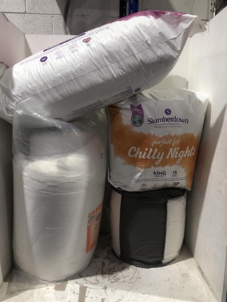 Lot 1394  
            Chesterfield SR45 - Parcel Delivery Only 

                
4 X ASSORTED BEDDING TO INCLUDE SILENTNIGHT DOUBLE DECKER DUVET 18TOG (LOCATION: B7)