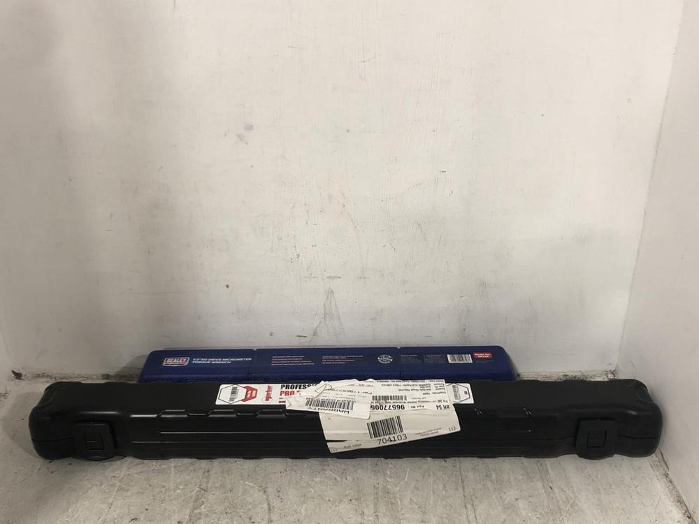 Lot 144  
            Chesterfield SR45 - Parcel Delivery Only 

                
SEALEY PREMIER 1/2 SQ DRIVE MICROMETER TORQUE WRENCH TO INCLUDE PROFFESIONAL PRO ...