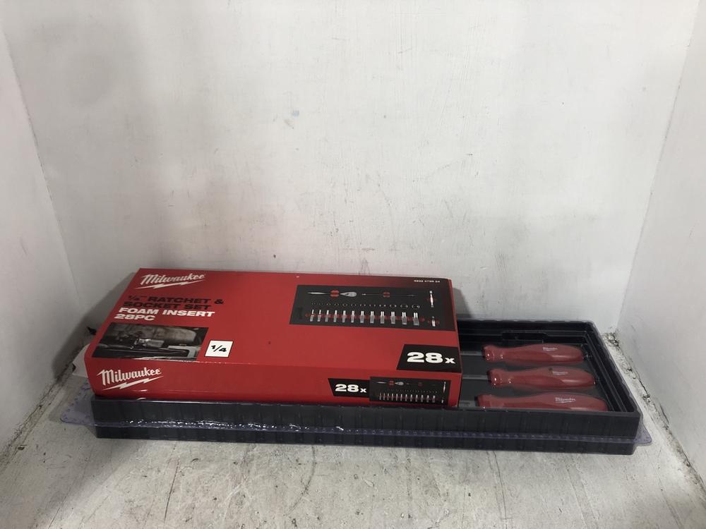 Lot 149  
            Chesterfield SR45 - Parcel Delivery Only 

                
MILWAUKEE 1/4 RATCHET SOCKET SET FOAM INSERT 28PC TO INCLUDE MIKLWAUKEE PRY BAR S...