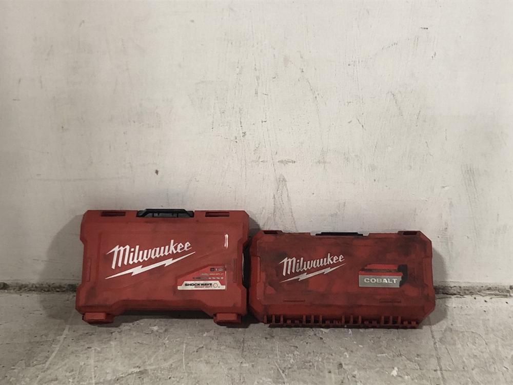 Lot 150  
            Chesterfield SR45 - Parcel Delivery Only 

                
MILWAUKEE 39 PC SHOCKWAVE DRILL AND DRIVER SET TO INCLUDE MILWAUKEE GROUND DRILL ...