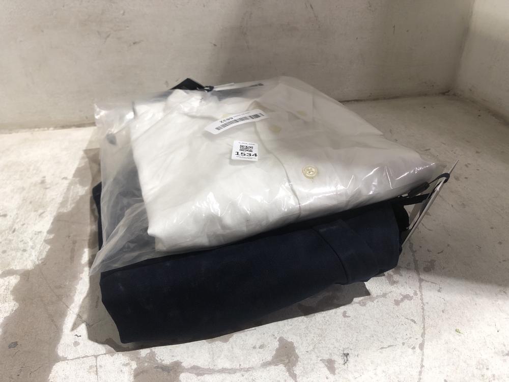 Lot 1534  
            Chesterfield SR45 - Parcel Delivery Only 

                
TOMMY HILFIGER CORE FLEX POPLIN SOLID SHIRT IN WHITE SIZE XL TO INCLUDE TOMMY HIL...
