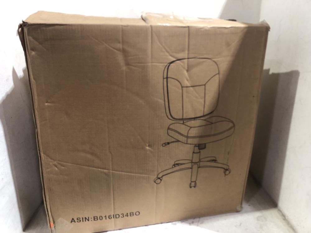 Lot 1535  
            Chesterfield SR45 - Parcel Delivery Only 

                
LOW BACK TASK CHAIR IN BLACK (LOCATION: B9)