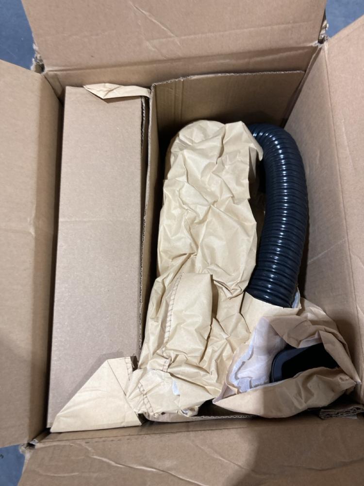 Lot 1552  
            Chesterfield SR45 - Parcel Delivery Only 

                
3X ASSORTED ITEMS TO INCLUDE DAE WOOD DOUBLE HOT PLATE (LOCATION: B10)