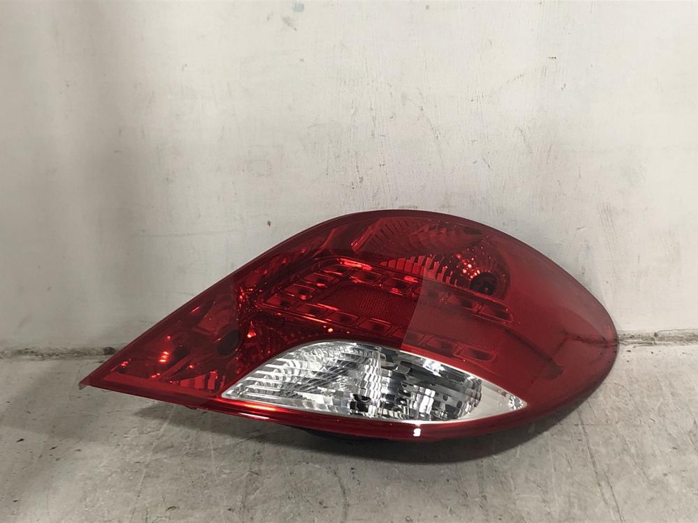 Lot 155  
            Chesterfield SR45 - Parcel Delivery Only 

                
PEUGEOT 207 OSR LAMP 478 73 0340 (LOCATION: F3)