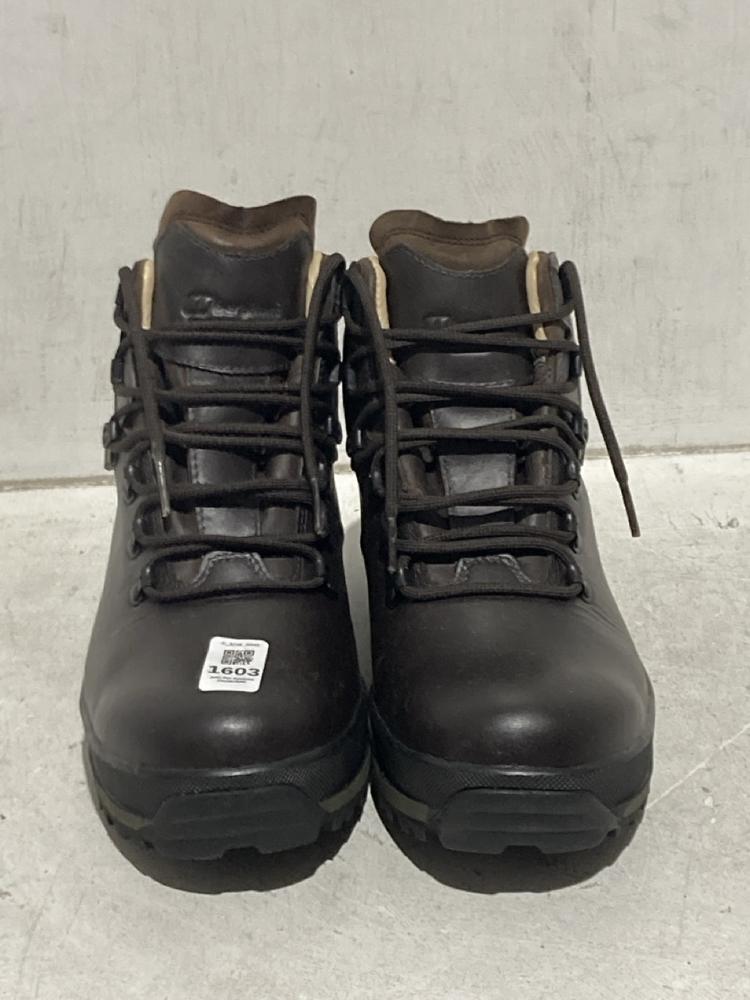 Lot 1603  
            Chesterfield SR45 - Parcel Delivery Only 

                
BERGHAUS UPPER LEATHER BOOTS UK SIZE 8.5 (LOCATION: A4)