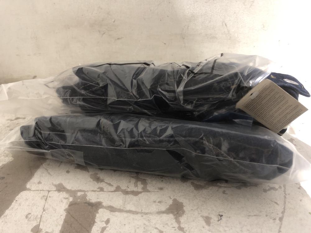 Lot 1609  
            Chesterfield SR45 - Parcel Delivery Only 

                
LEVIS 311 SHAPING SKINNY SIZE 16M TO INCLUDE LEVIS BAGGY DAD 24X32 (LOCATION: A4)