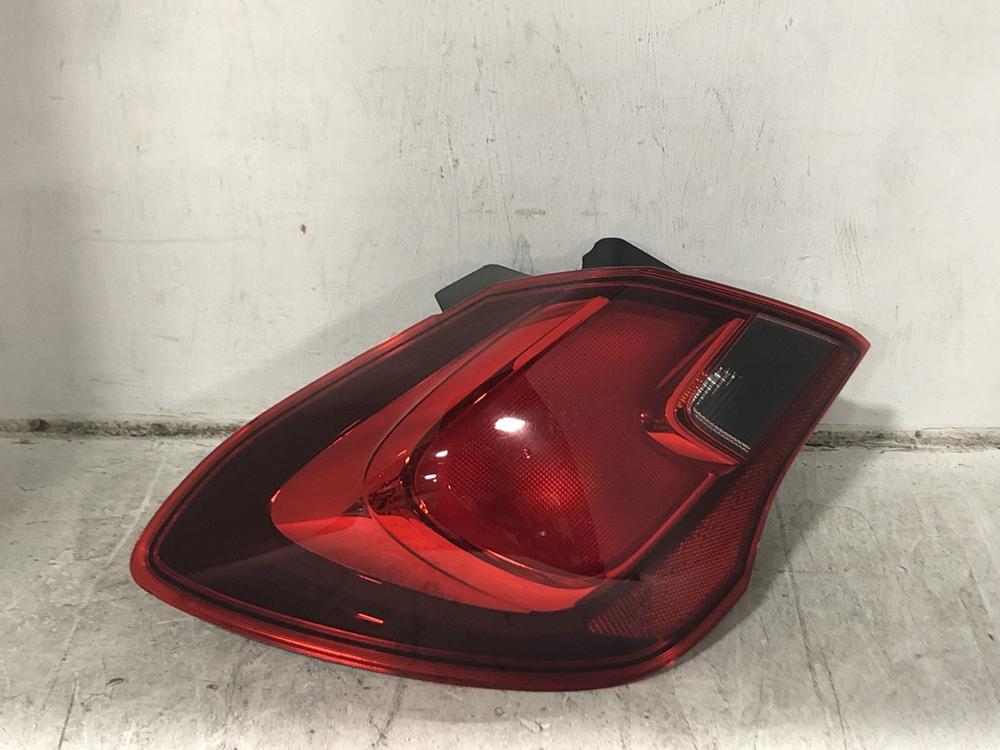 Lot 160  
            Chesterfield SR45 - Parcel Delivery Only 

                
MAGNETI MARELLI CORSA 3 NSR OUTER LAMP 478 72 2180 (LOCATION: F3)