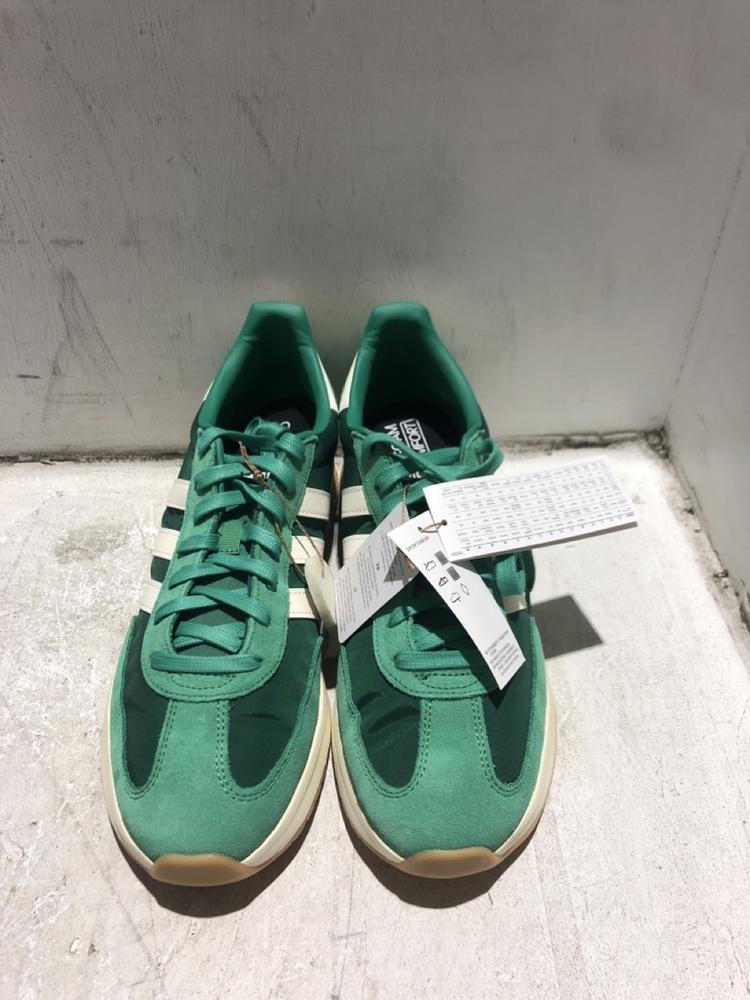 Lot 1611  
            Chesterfield SR45 - Parcel Delivery Only 

                
ADIDAS RUN 70 2.0S TRAINERS IN GREEN SIZE 11 (LOCATION: A5)