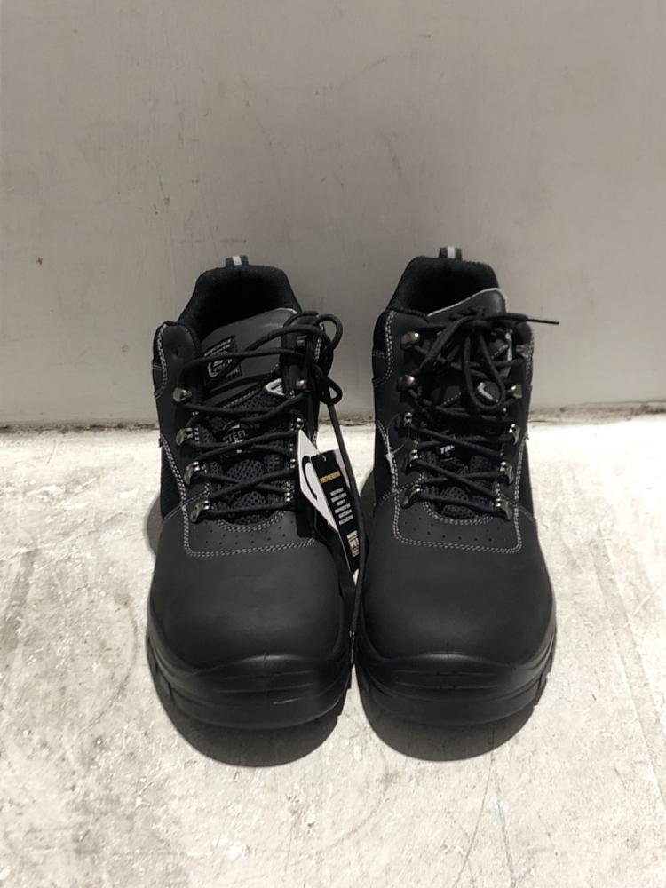 Lot 1616  
            Chesterfield SR45 - Parcel Delivery Only 

                
SKETCHERS WORK BOOTS IN BLACK SIZE 13 (LOCATION: A5)