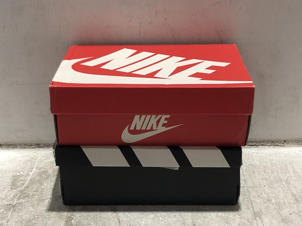 Lot 1622  
            Chesterfield SR45 - Parcel Delivery Only 

                
ADIDAS WOMENS VL COURT 3.0 TRAINERS IN BLACK/WHITE SIZE 5.5 TO INCLUDE NIKE WOMEN...