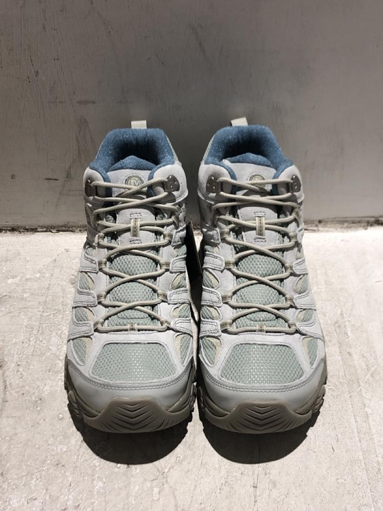 Lot 1626  
            Chesterfield SR45 - Parcel Delivery Only 

                
MERRELL MOAB 3 MID GTX BOOTS IN CALCITE SIZE 11.5 (LOCATION: A5)