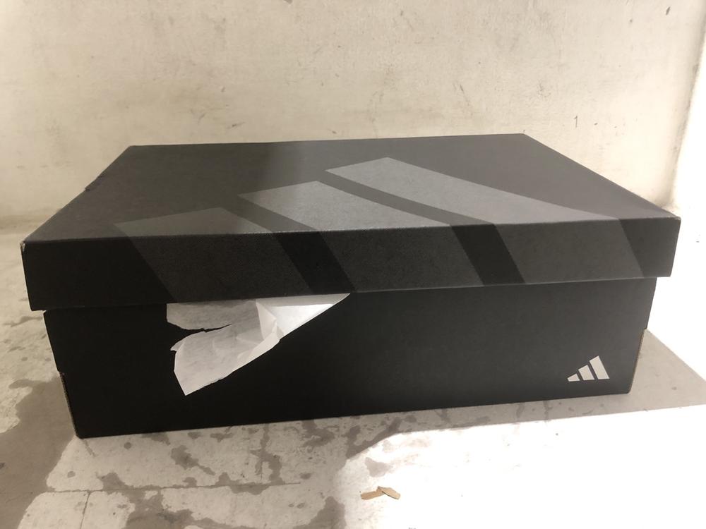 Lot 1630  
            Chesterfield SR45 - Parcel Delivery Only 

                
ADIDAS F50 LEAGUE FOOTBALL BOOTS IN GOLD/BLACK SIZE 11.5 (LOCATION: A5)