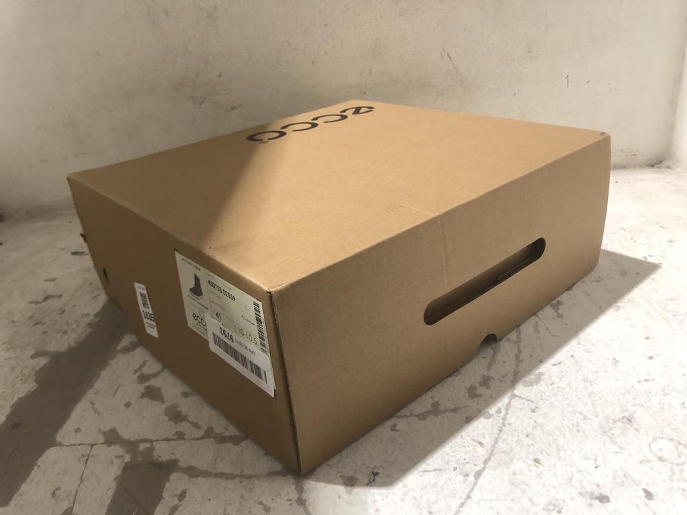 Lot 1635  
            Chesterfield SR45 - Parcel Delivery Only 

                
ECCO SOFT 7 TRED WOMENS BOOTS IN DARK CLAY SIZE 7.5 (LOCATION: A5)