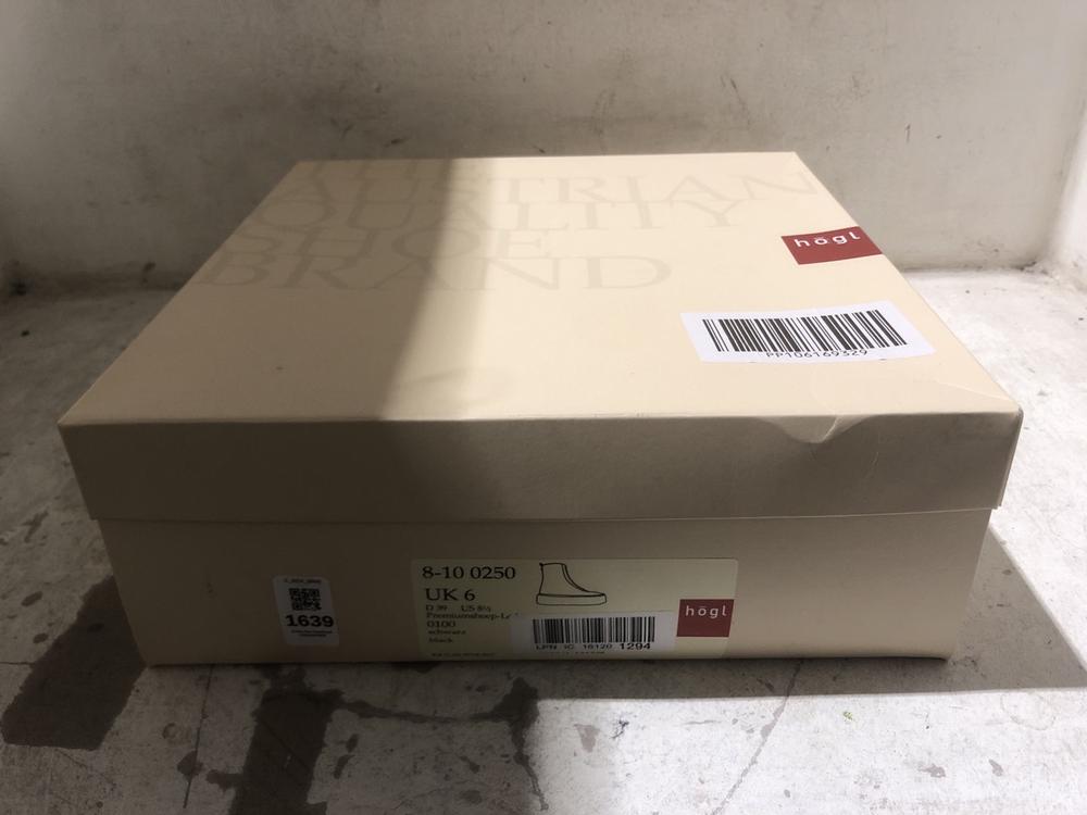 Lot 1639  
            Chesterfield SR45 - Parcel Delivery Only 

                
HOGL PREMIUMSHEEP-LEDER BOOTS IN BLACK SIZE 6 (LOCATION: A5)