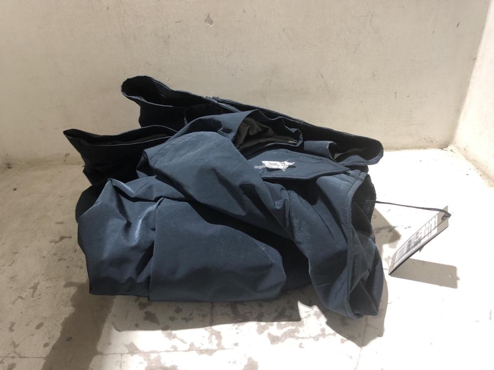 Lot 1640  
            Chesterfield SR45 - Parcel Delivery Only 

                
G- STAR RAW GARBER TRENCH JACKET IN NAVY SIZE XL ORIGINAL RRP £230 (LOCATION: A5)