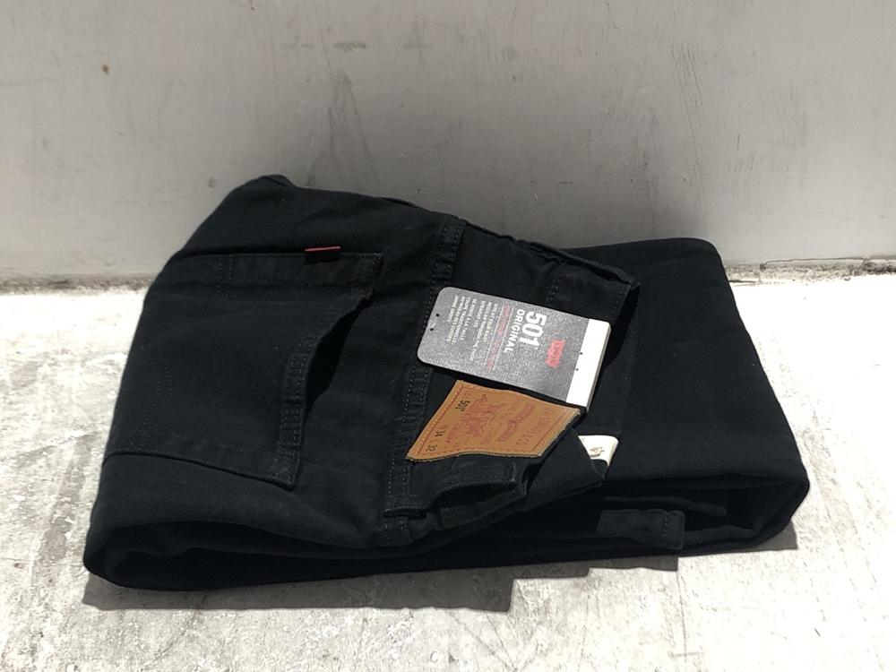 Lot 1649  
            Chesterfield SR45 - Parcel Delivery Only 

                
LEVIS 501 ORIGINAL JEANS IN BLACK W38 L30 ORIGINAL RRP £100 (LOCATION: A5)