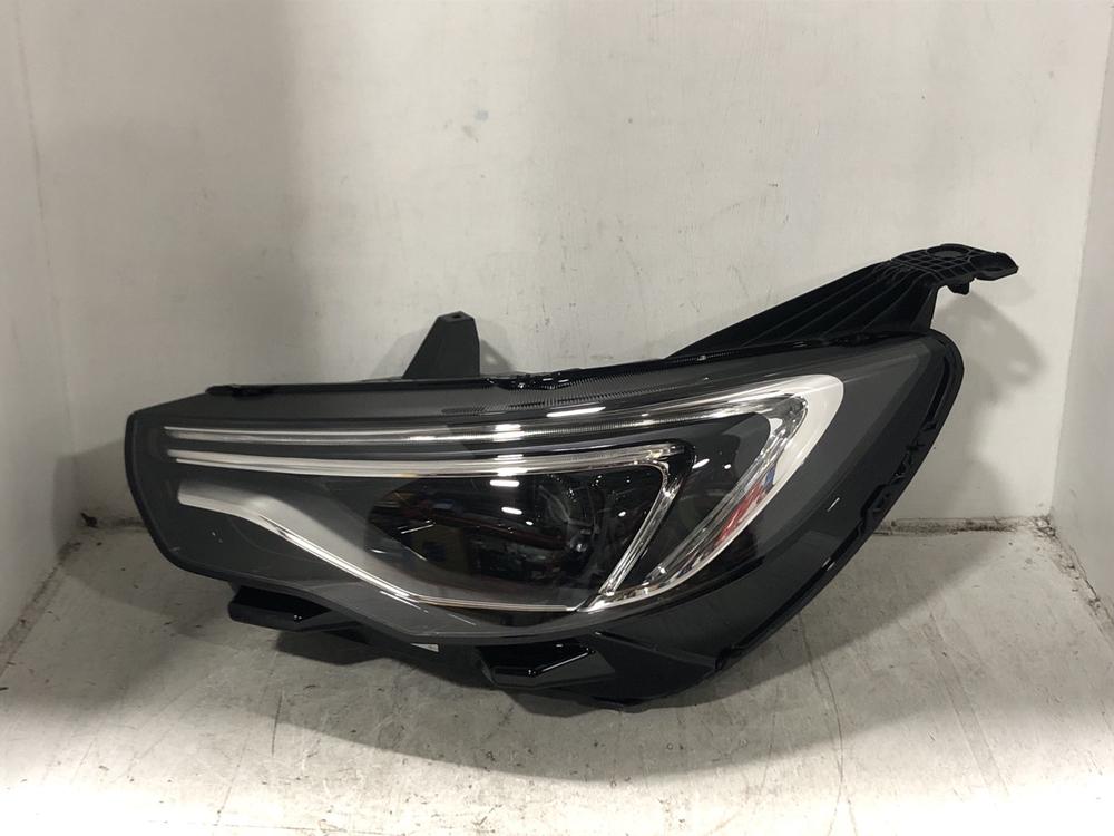 Lot 165  
            Chesterfield SR45 - Parcel Delivery Only 

                
VAUXHALL GRANDLAND NS HEADLIGHT 20-201-0229 (LOCATION: F3)