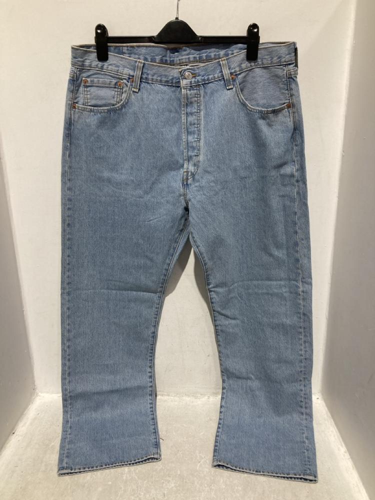 Lot 1662  
            Chesterfield SR45 - Parcel Delivery Only 

                
LEVIS 501 JEANS IN LIGHT DENIM SIZE W40 L32 (LOCATION: A6)