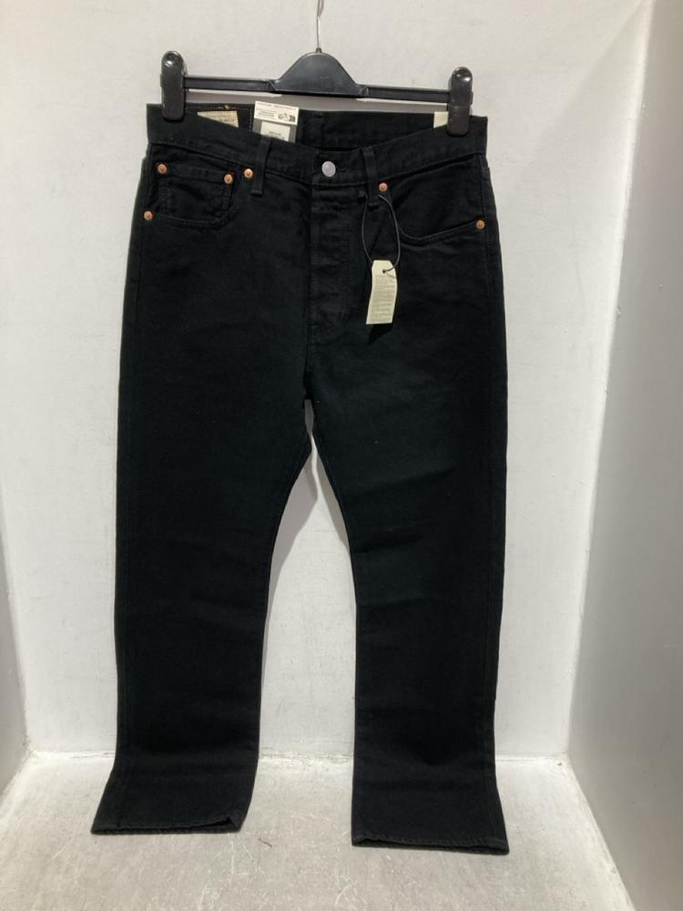 Lot 1666  
            Chesterfield SR45 - Parcel Delivery Only 

                
LEVIS 501 ORIGINAL JEANS IN BLACK SIZE 31/30 (LOCATION: A6)