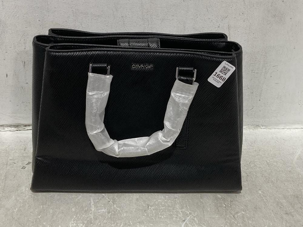 Lot 1668  
            Chesterfield SR45 - Parcel Delivery Only 

                
CALVIN KLEIN HANDBAG IN BLACK (LOCATION: A6)