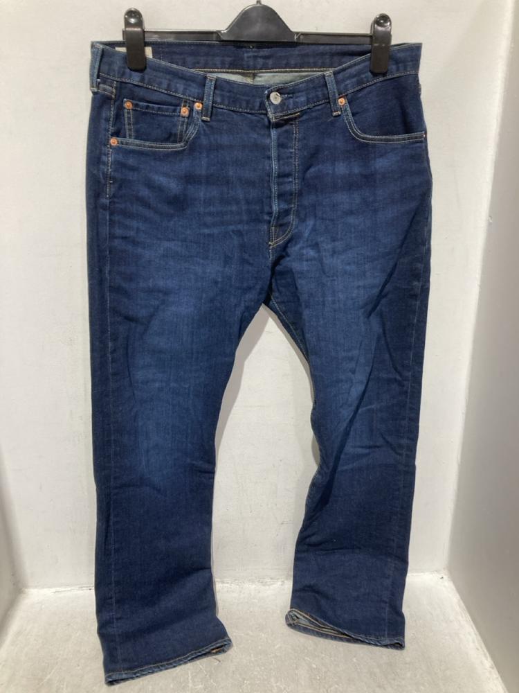 Lot 1671  
            Chesterfield SR45 - Parcel Delivery Only 

                
LEVIS 501 JEANS IN NAVY SIZE W34 L30 (LOCATION: A6)