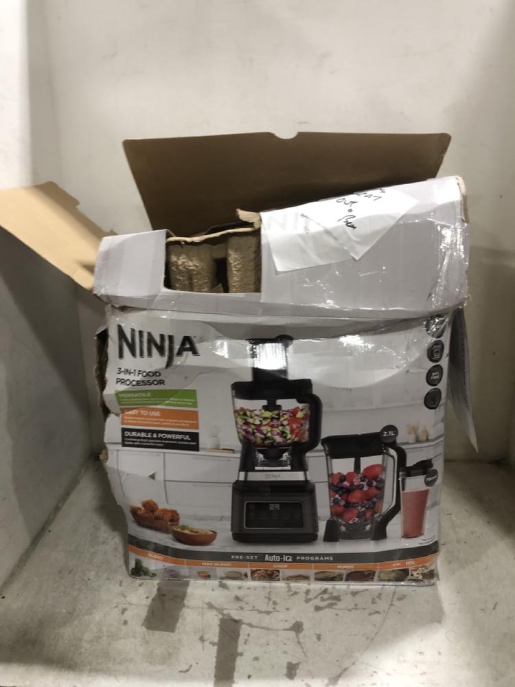 Lot 181  
            Chesterfield SR45 - Parcel Delivery Only 

                
NINJA 3 IN 1 FOOD PROCESSOR ORIGINAL RRP £149 (LOCATION: F4)