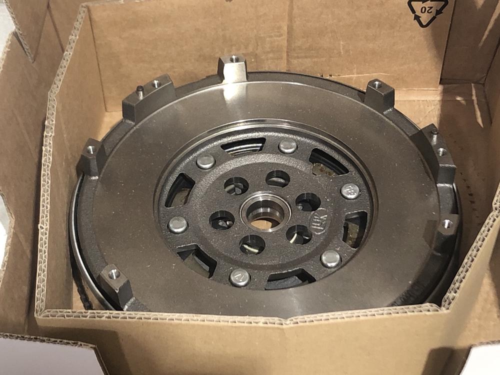 Lot 18  
            Chesterfield SR45 - Parcel Delivery Only 

                
SCHAEFFLER DMF DUAL MASS FLYWHEEL 415 0668 10 (LOCATION: B1)