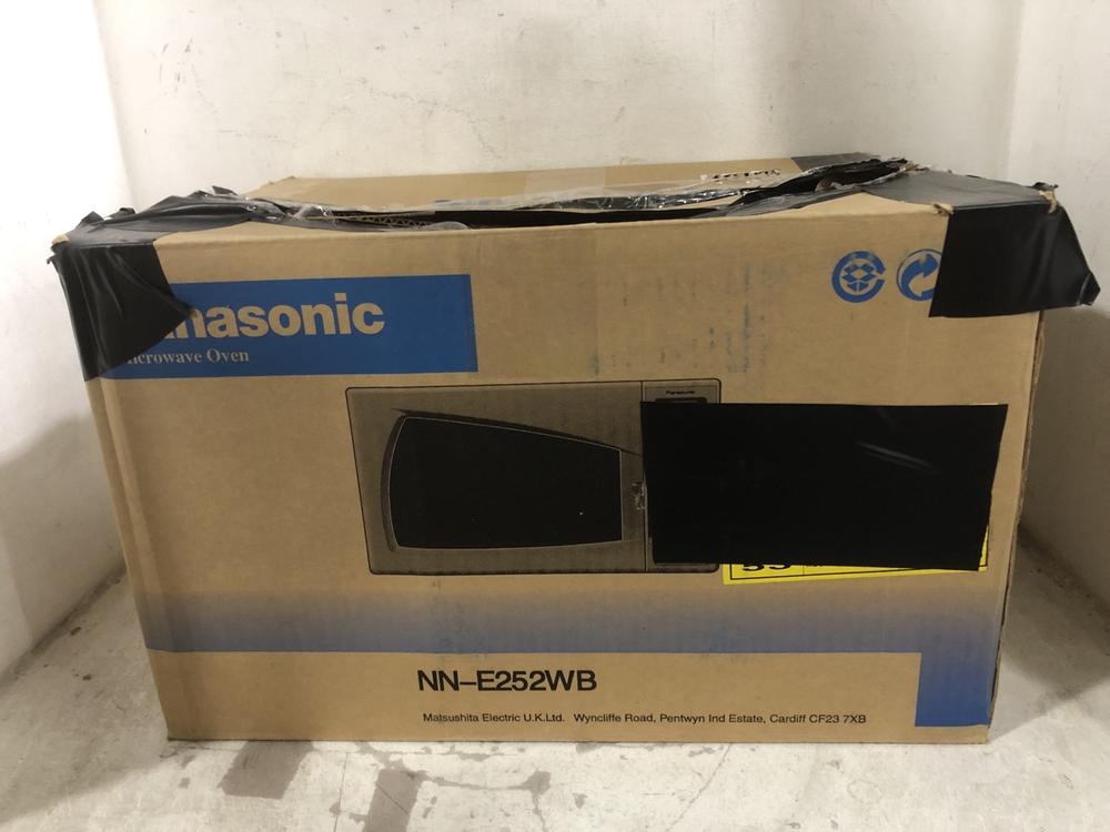 Lot 200  
            Chesterfield SR45 - Parcel Delivery Only 

                
PANASONIC MICROWAVE OVEN NN-E252WB (BPQ) (LOCATION: F5)