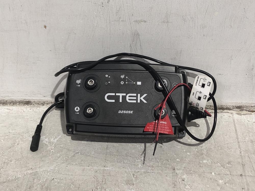Lot 20  
            Chesterfield SR45 - Parcel Delivery Only 

                
CTEK D250SE 20A ON-BOARD BATTERY CHARGER ORIGINAL RPP £279 (LOCATION: B1)