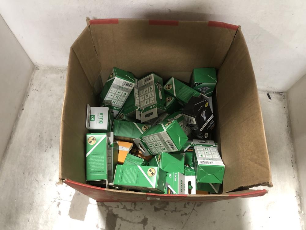 Lot 403  
            Chesterfield SR45 - Parcel Delivery Only 

                
BOX OF ASSORTED BULBS TO INCLUDE LUCAS H7 PX26D /477 (LOCATION: F8)