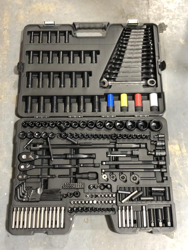 Lot 428  
            Chesterfield SR45 - Parcel Delivery Only 

                
200 PIECE SOCKET SET ORIGINAL RRP £330 (LOCATION: F9)