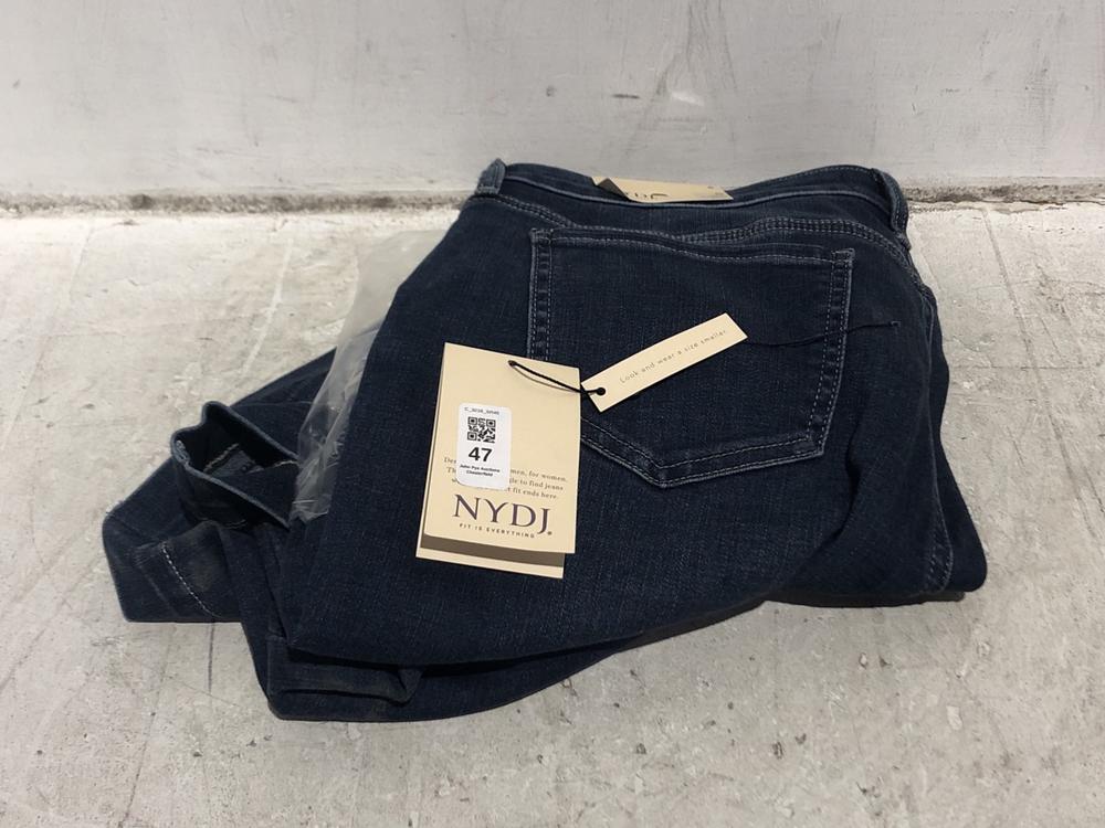 Lot 47  
            Chesterfield SR45 - Parcel Delivery Only 

                
NYDJ MTEN737T TERESA TROUSERS UK SIZE 8 ORIGINAL RRP £129 (LOCATION: B2)