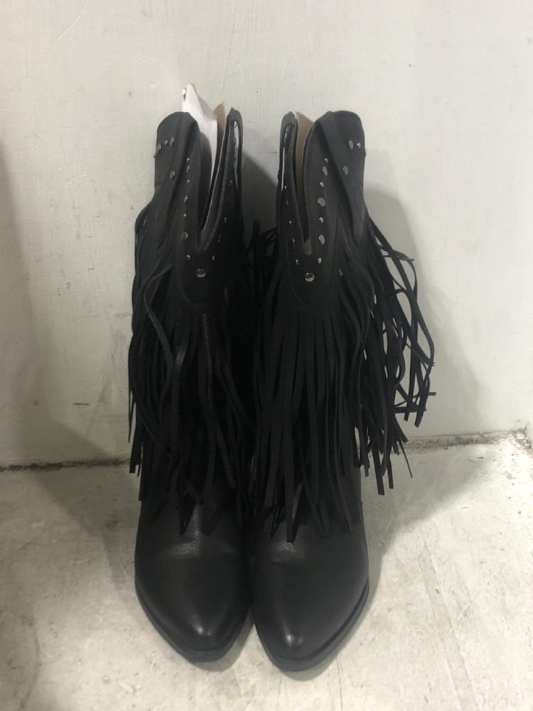 Lot 502  
            Chesterfield SR45 - Parcel Delivery Only 

                
SHESHOL PREMIUM SHBTLO53-BK38 EUR38 (LOCATION: E2)