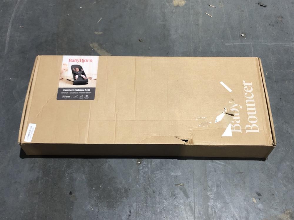 Lot 50  
            Chesterfield SR45 - Parcel Delivery Only 

                
BABYBJORN BOUNCER BALANCER SOFT ORIGINAL RRP £178 (LOCATION: B2)