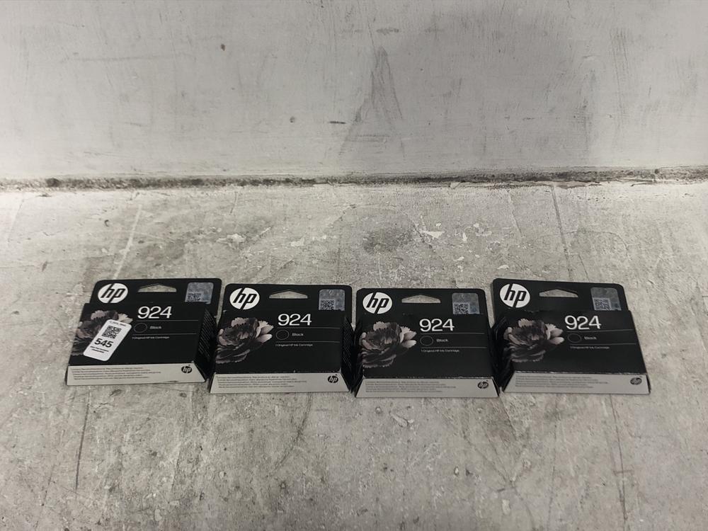 Lot 545  
            Chesterfield SR45 - Parcel Delivery Only 

                
4X HP 924 BLACK INK CARTRIDGES (LOCATION: E3)