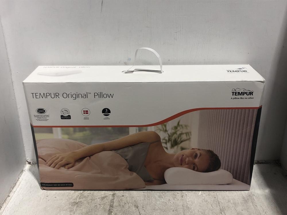 Lot 54  
            Chesterfield SR45 - Parcel Delivery Only 

                
TEMPUR A PILLOW LIKE NO OTHER TEMPUR ORIGINAL PILLOW ORIGINAL RRP £129 (LOCATION:...