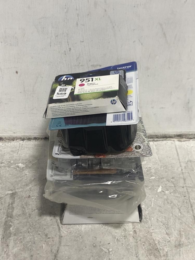 Lot 559  
            Chesterfield SR45 - Parcel Delivery Only 

                
5X ASSORTED INK CARTRIDGES TO INCLUDE HP 951 XL MAGENTA INK CARTRIDGE (LOCATION: E3)