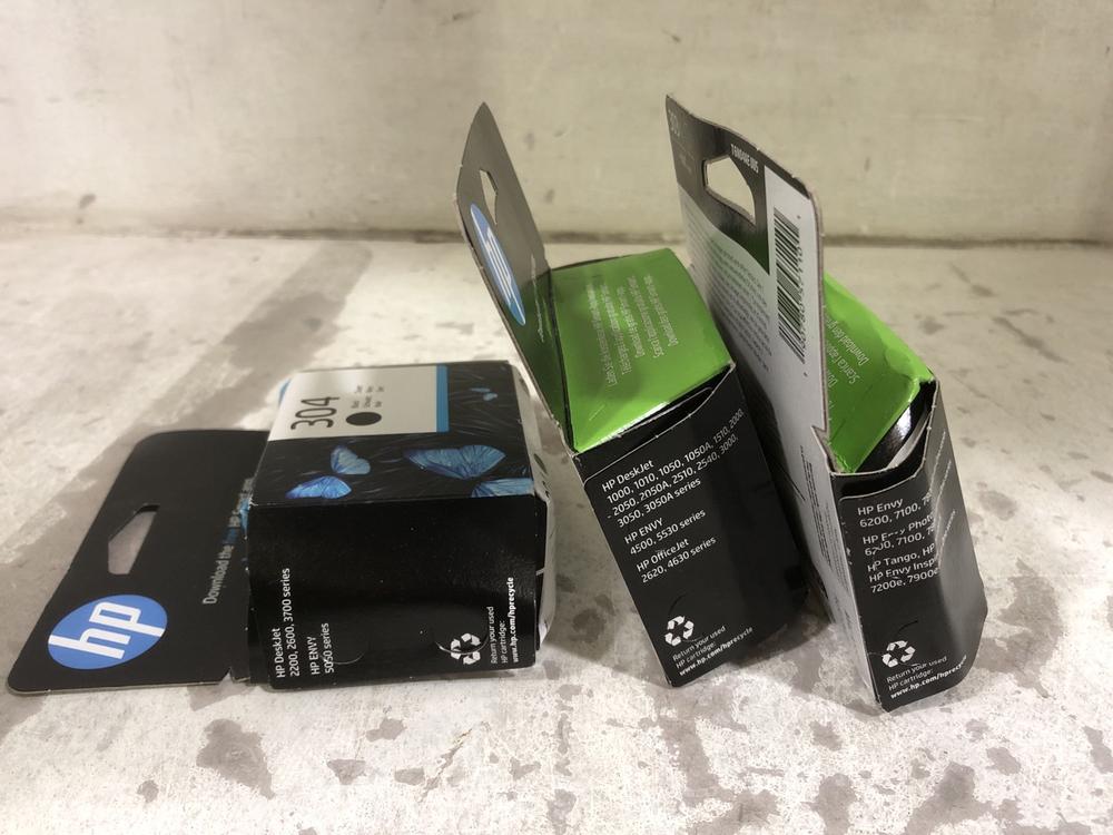 Lot 592  
            Chesterfield SR45 - Parcel Delivery Only 

                
3X ASSORTED HP INK CARTRIDGES TO INCLUDE HP 303XL BLACK INK CARTRIDGE (LOCATION: E4)