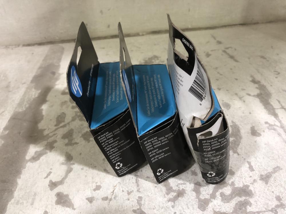 Lot 593  
            Chesterfield SR45 - Parcel Delivery Only 

                
3X ASSORTED HP INK CARTRIDGES TO INCLUDE 301 BLACK HP INK CARTRIDGE (LOCATION: E4)