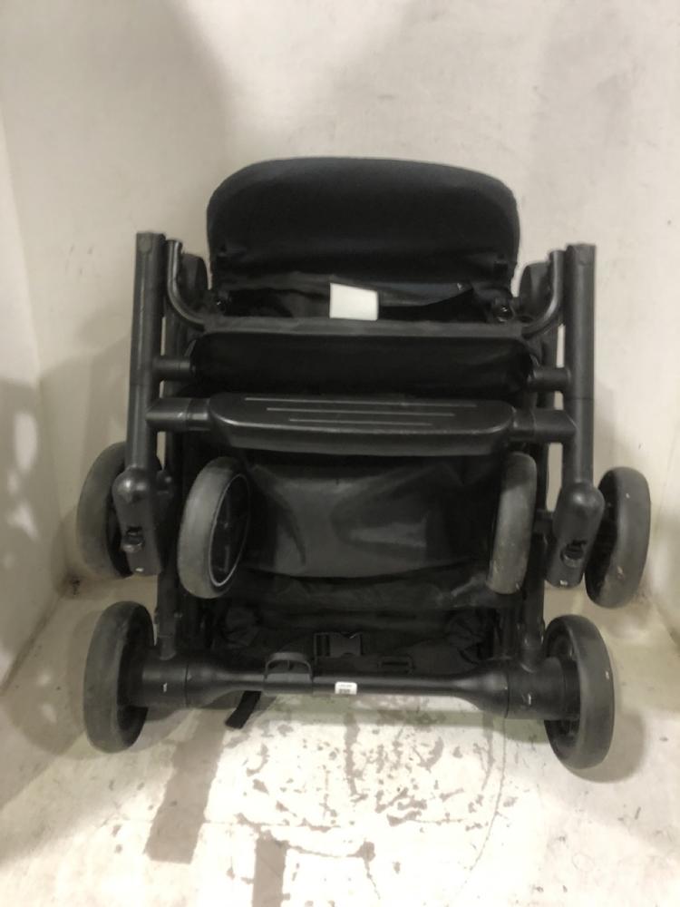 Lot 625  
            Chesterfield SR45 - Parcel Delivery Only 

                
MAXI .COSI STROLLER NAVY BLUE (LOCATION: E5)