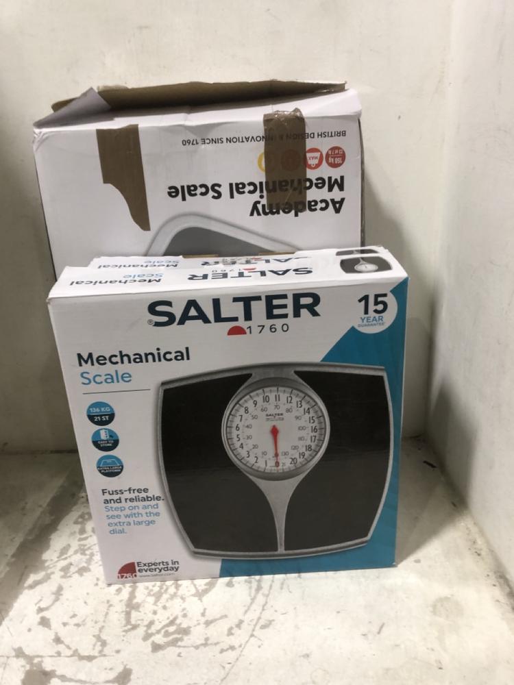 Lot 670  
            Chesterfield SR45 - Parcel Delivery Only 

                
3X ASSORTED ITEMS TO INCLUDE SALTER MECHANISM SCALE (LOCATION: E7)