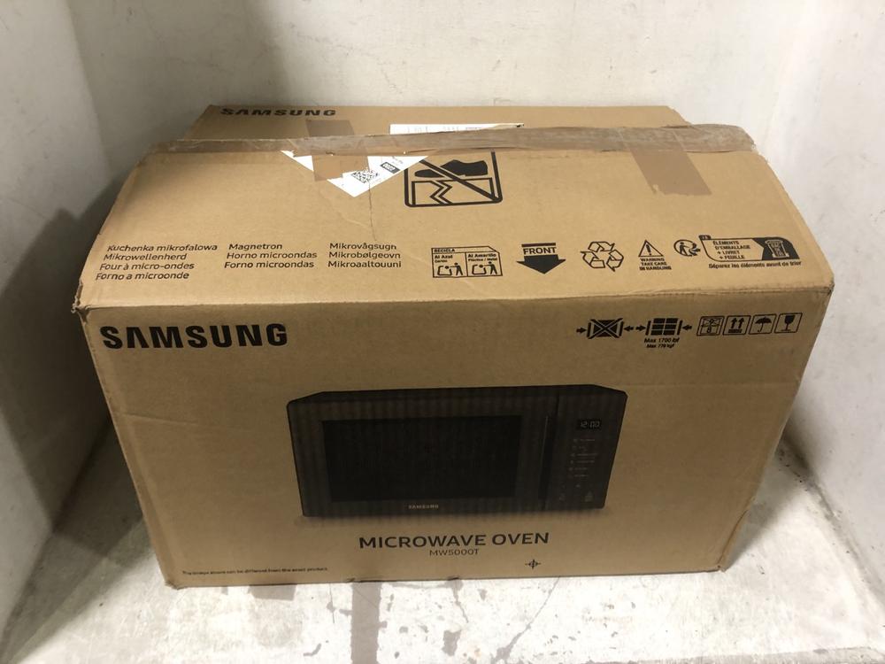 Lot 673  
            Chesterfield SR45 - Parcel Delivery Only 

                
SAMSUNG MICROWAVE OVEN MW5000ET (LOCATION: E7)